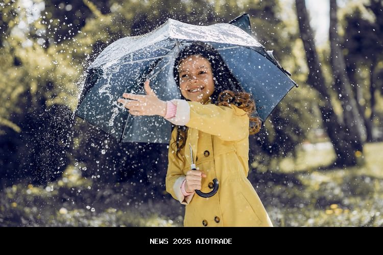 Mitos atau Fakta: Air Hujan Sebabkan Sakit Pilek, Demam, dan Flu?