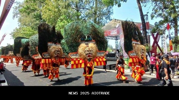 Puluhan Peserta Tampilkan Kreativitas di Karnaval Wisata Mahardika 2025 Kulon Progo