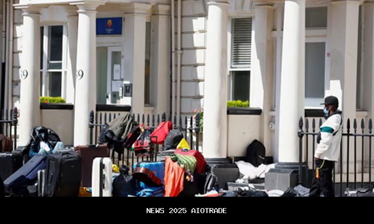 Britania Raya berjanji mempercepat pengajuan asilum saat protes di hotel menyebar