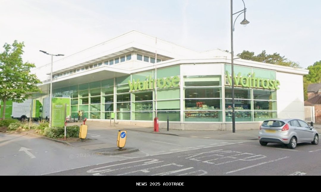 Relawan autis dipecat dari Waitrose setelah keluarganya bertanya apakah dia bisa mulai dibayar