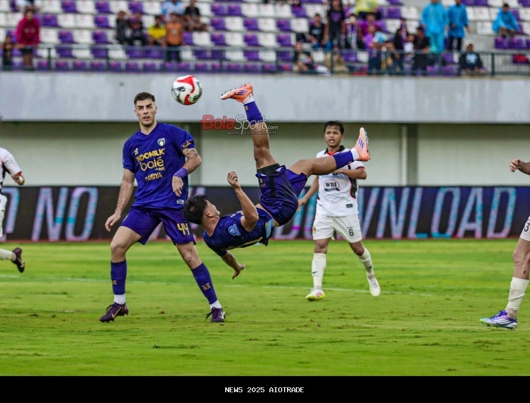 Dua striker Timnas Indonesia cetak gol indah bersama klub masing-masing
