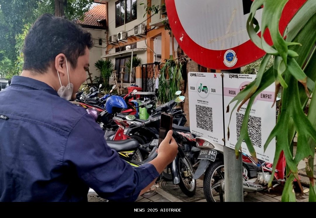 Pemkot Surabaya Uji Coba Parkir Digital dengan E-Money dan QRIS