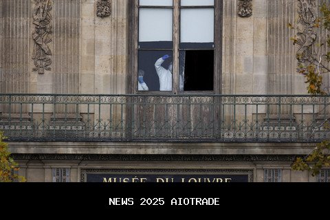 Museum Louvre Tutup Setelah Perhiasan Raib, Turis Kecewa