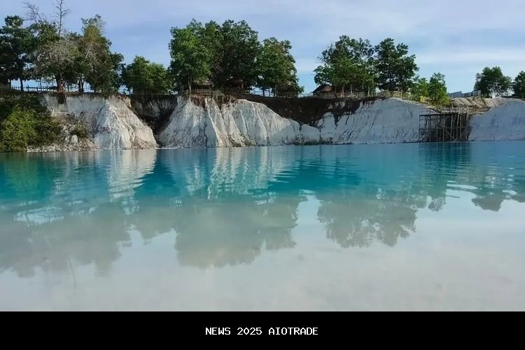 Menggali Keajaiban Air Biru: 4 Aktivitas Menarik di Danau Kaolin