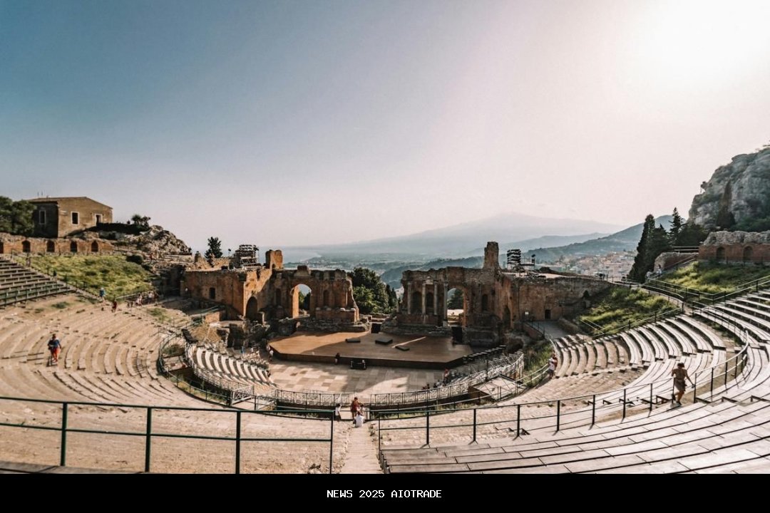 5 Fakta Menarik Taormina, Kota Indah dengan Pemandangan Laut Ionian