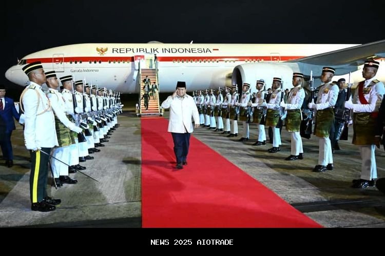 Prabowo Diterima Hangat Anwar Ibrahim, Apa Isi Pembicaraan di KTT ASEAN?