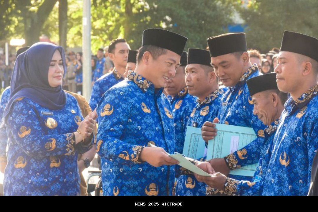 Gubernur Singgung Nasib Honorer Non-Database di Hadapan Ratusan PPPK Paruh Waktu