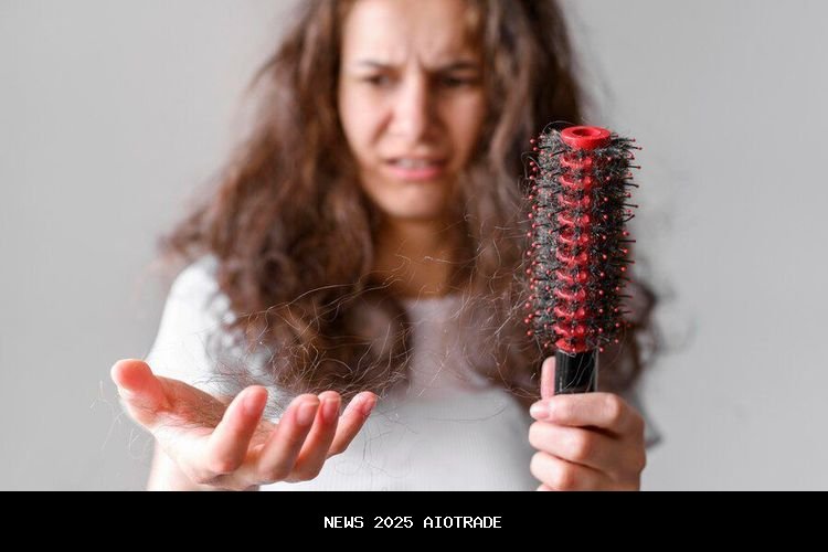 3 Kebiasaan Harian yang Picu Rambut Rontok, Bukan Hanya Stres