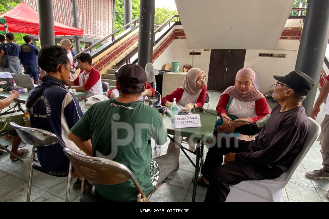 Paragon & DT Peduli Jatim Berikan Kesehatan Gratis untuk Petugas Kebersihan Surabaya