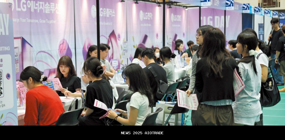 Pameran rekrutmen universitas yang menurun menyebabkan siswa terbaik kesulitan