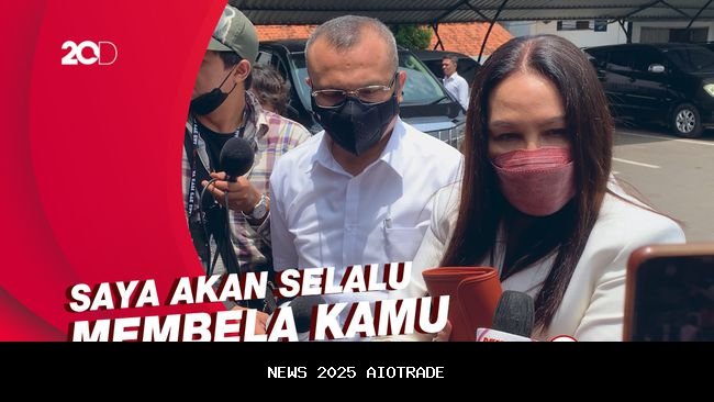 Fitri Salhuteru Tertawa Atas Tuntutan 11 Tahun Nikita Mirzani