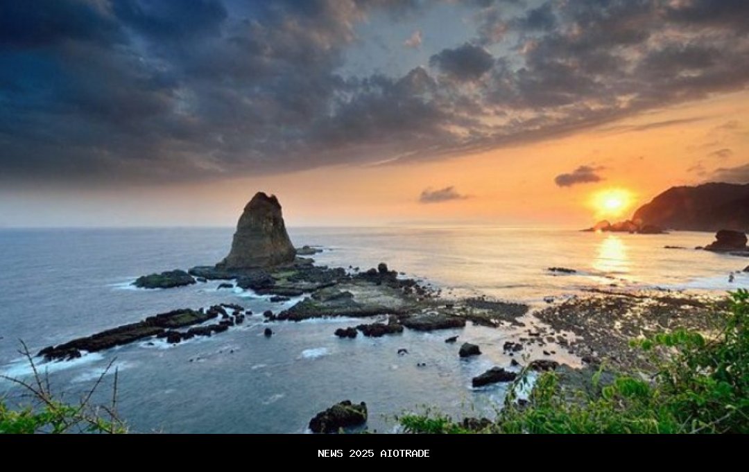 Berhenti Scroll! Rahasia Pantai Papuma Jember Jadi Raja Sunset di Jatim, Tiket Murah & Banyak Spot F