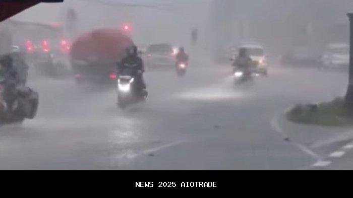 BMKG Jelaskan Penyebab Hujan di Banten Saat Musim Kemarau