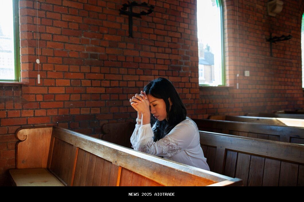 8 Kepribadian Orang yang Selalu Duduk di Tempat Sama Saat Ibadah