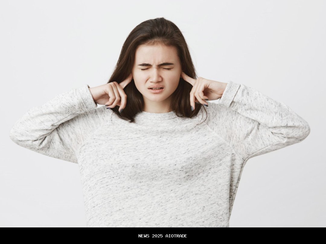 Telinga Berdenging Saat Pesawat? Ini Kelompok Paling Rentan Terkena Ear Barotrauma!