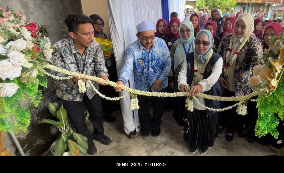 Wabup Sigi Resmikan Posyandu 6 Bidang SPM dan Kampanye Gizi Anak