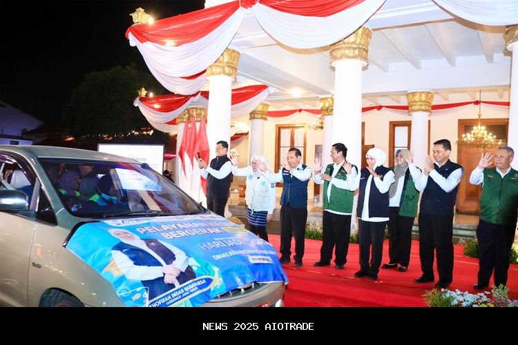 Gubernur Khofifah Lepas 62 Tim Yankes, Siap Tangani 860 Kasus Kesehatan di Pulau Kangean