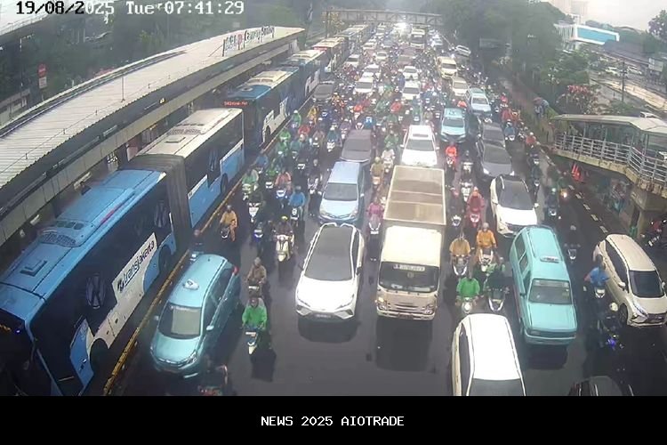 Penyebab Keterlambatan Layanan Transjakarta Selasa Pagi
