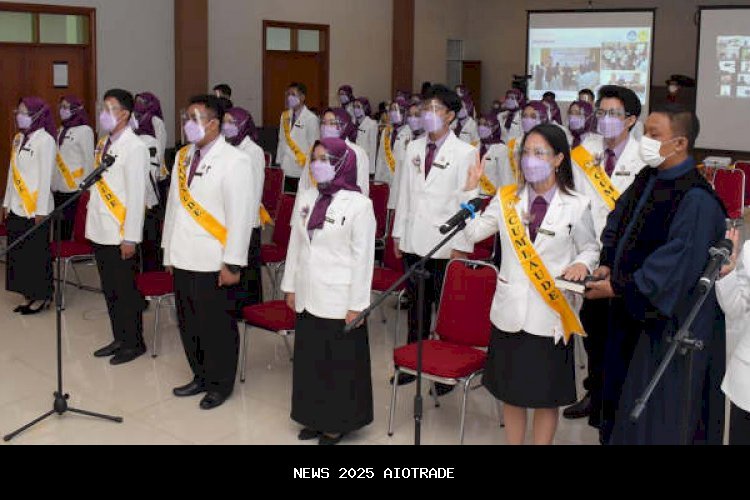 40 Apoteker Lulusan Kedua Unimugo Kebumen Diambil Sumpah, 100 Persen Kompeten