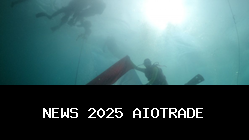 Penuh Semangat Kemerdekaan! TNI AL Berkibar di Bawah Laut Parepare