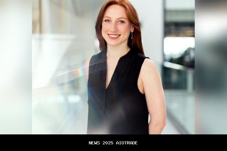 Berjalan dengan Tangan di Belakang: 7 Sifat yang Sering Menyertainya, Menurut Ahli