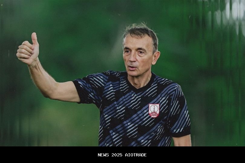 Persis Solo Hadapi Dewa United, Milomir Seslija Tuntaskan Taktik untuk Kemenangan Pertama