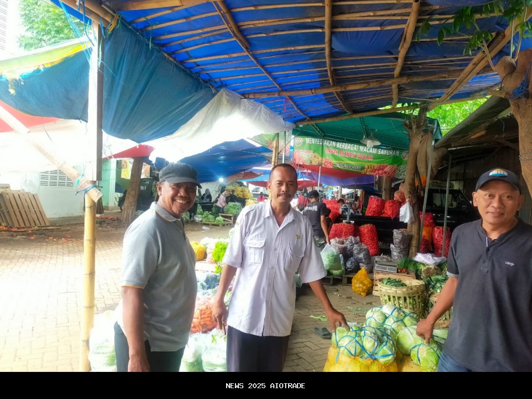 Pedagang Sayur Gempol Pasuruan Bangun Kanopi Atasi Hujan saat Berdagang