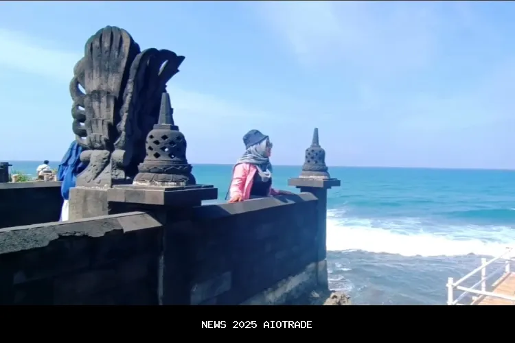 Pantai Lugina: Surga Tersembunyi dengan Bukit dan Senja Eksotis